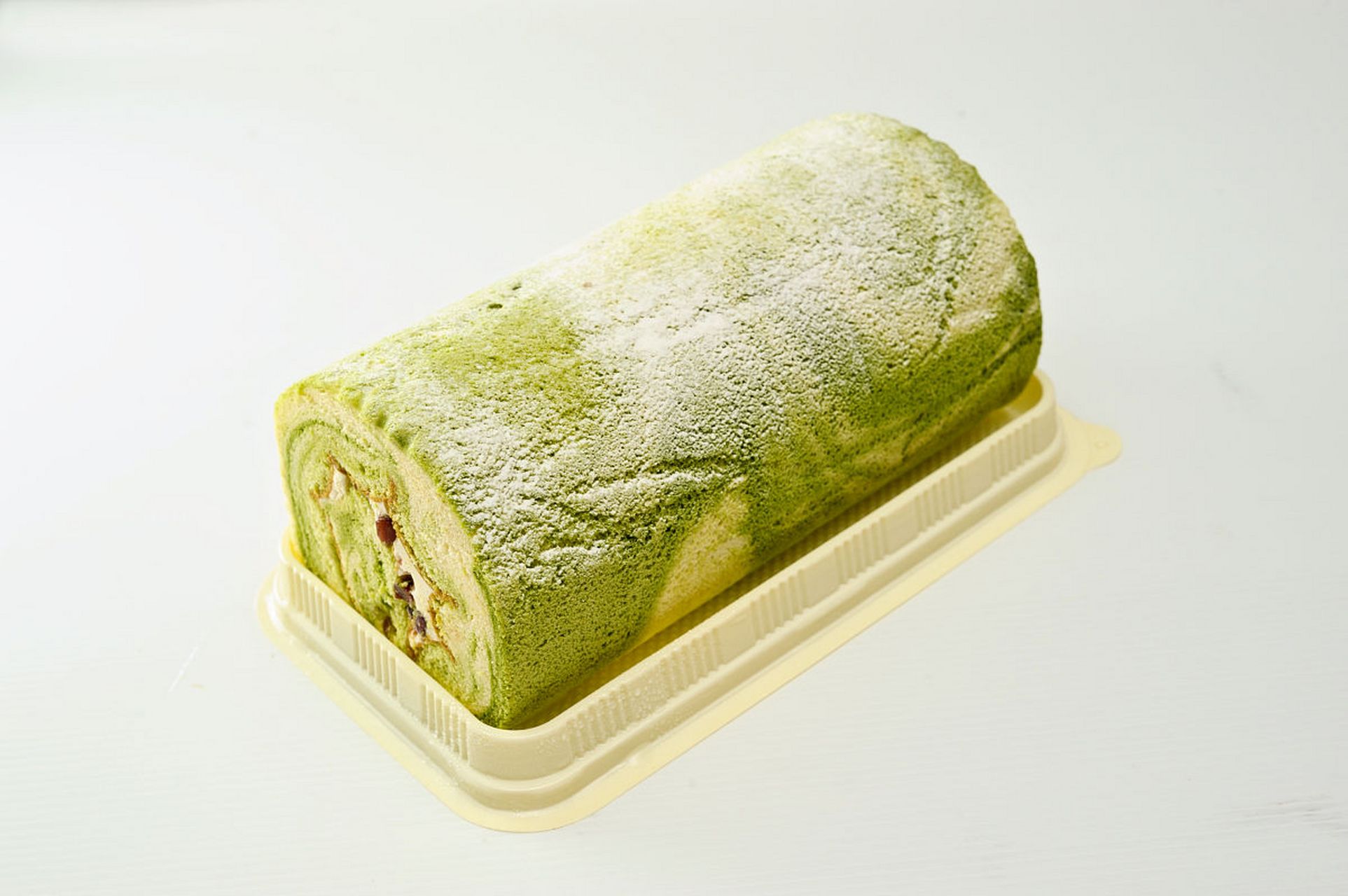 对于吃货来说,甜品就是情绪加油站 开心果青提蛋糕卷:食材准备:蛋糕卷