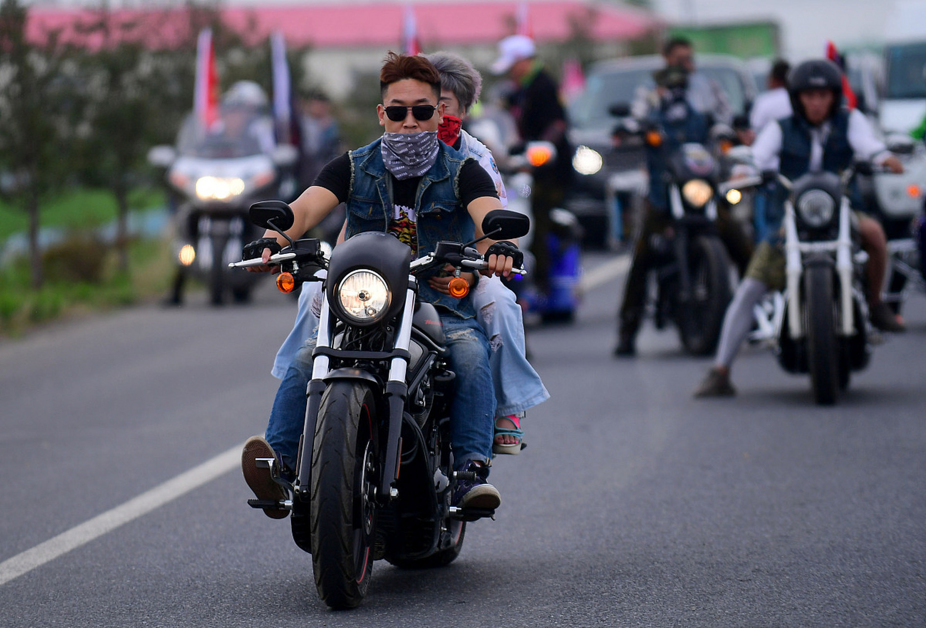 解读国内摩托车骑手飙车致2人身亡事件:人应该没了,已介入调查  摩托