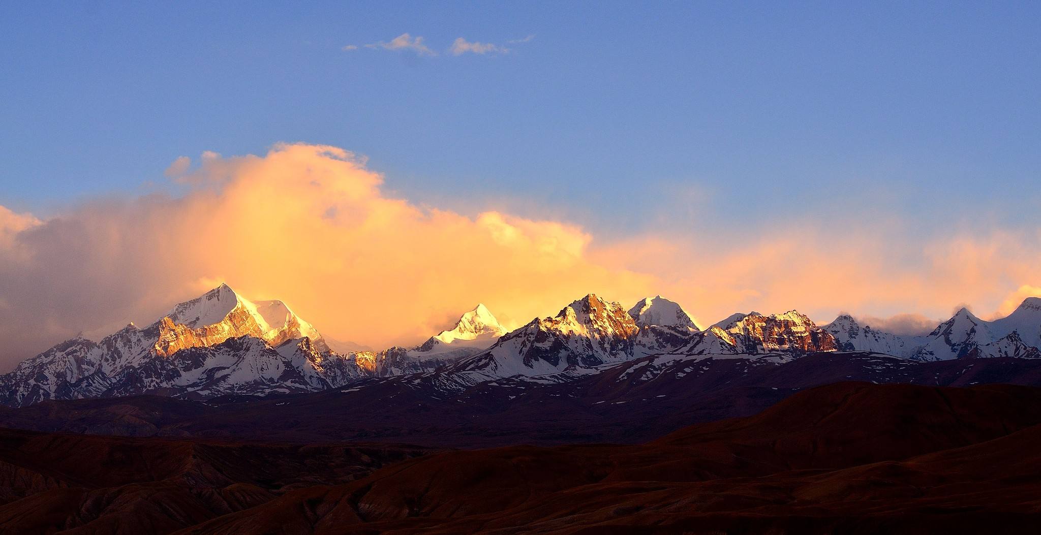 冈仁波齐,冈底斯山主峰,通称雪灵山,著名的佛教圣地之一
