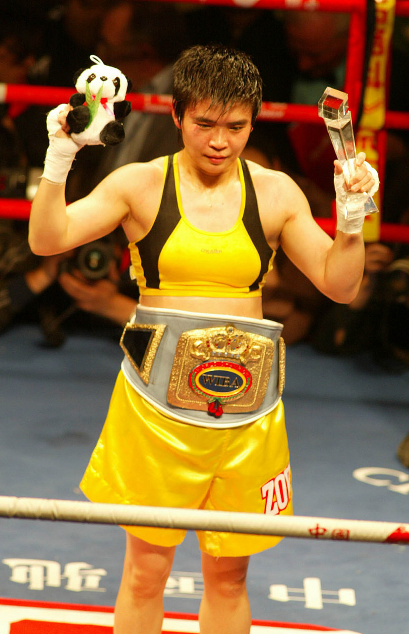 张伟丽是一位中国女子综合格斗选手,她在ufc女子草量级比赛中成功卫冕