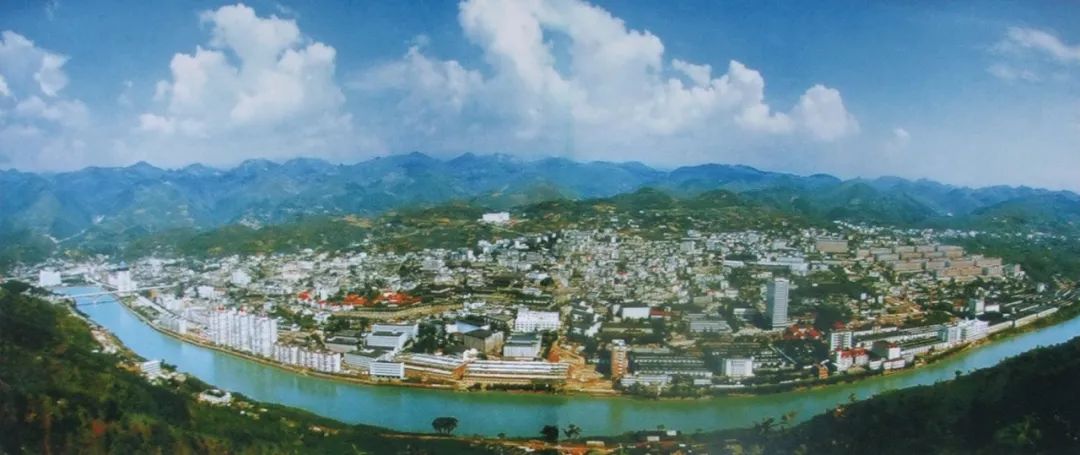 茅台镇副镇长接受纪律审查和监察调查