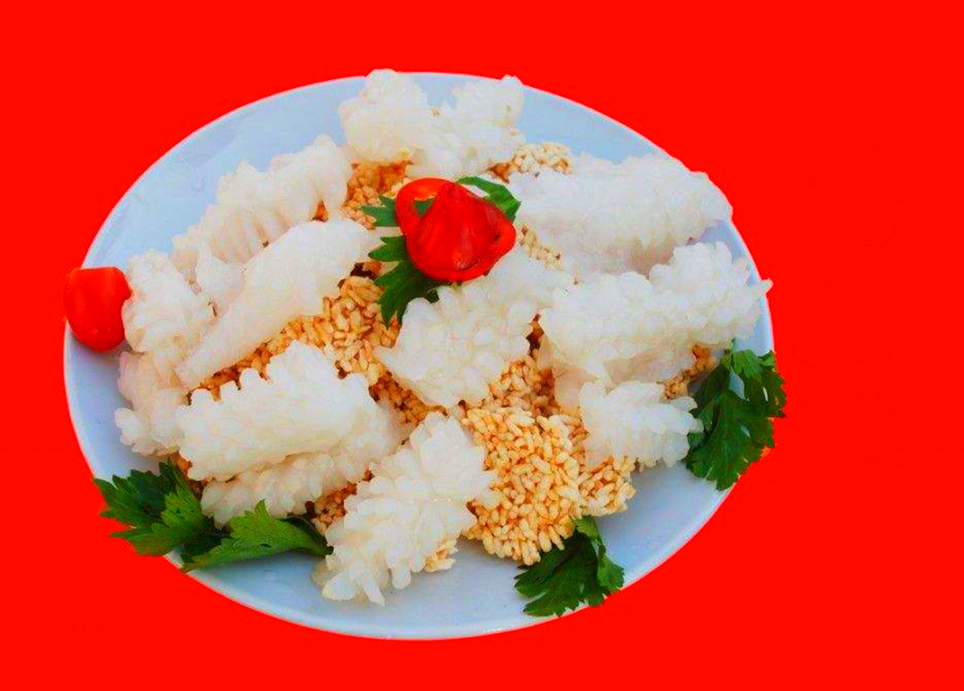 用锅巴搭配上鱿鱼,锅巴爽脆,鱿鱼滑嫩,美味又好吃