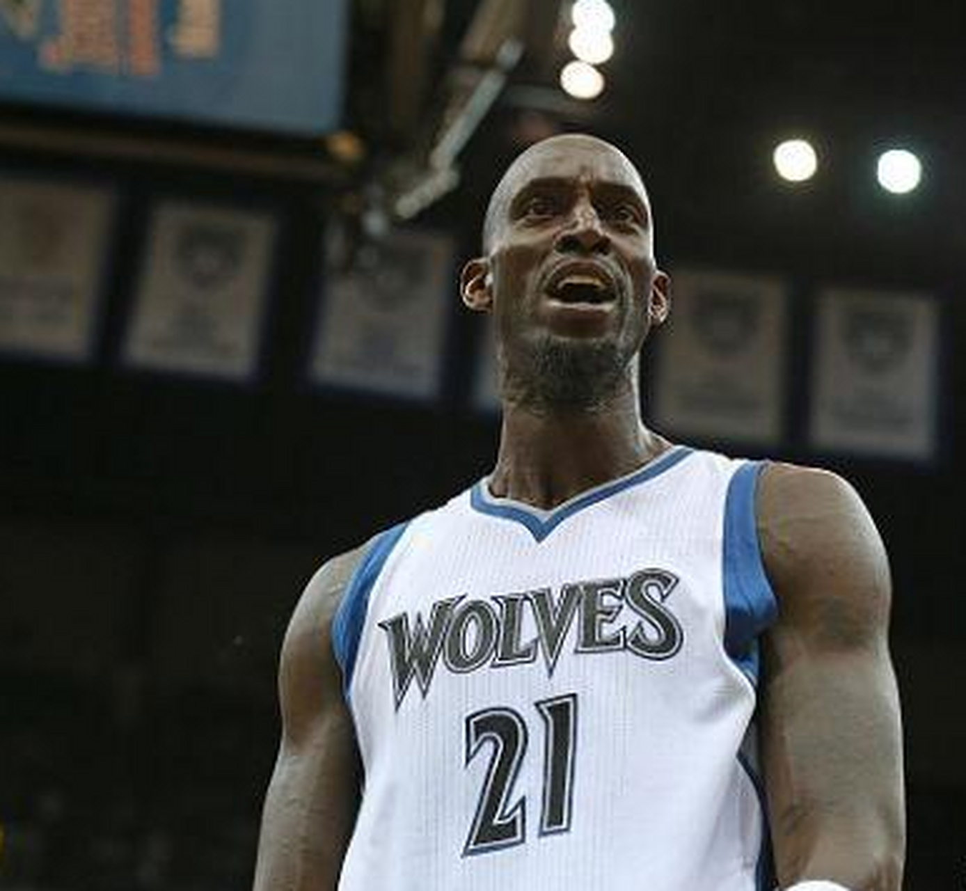 科比:身高1米98.,体重96公斤,臂展2米11.