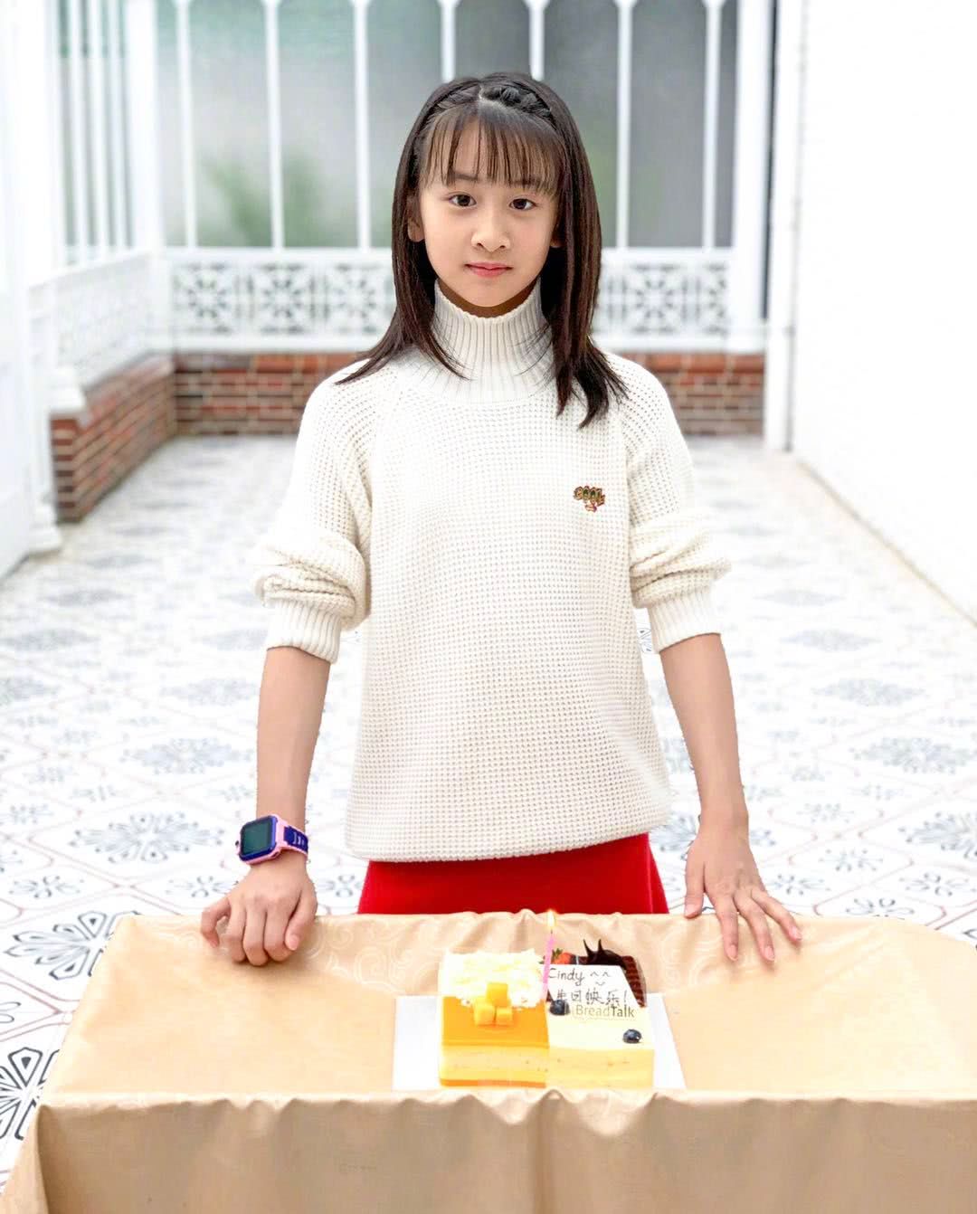 13岁多多和11岁森碟近照,风格已完全不同,少女风vs轻熟风