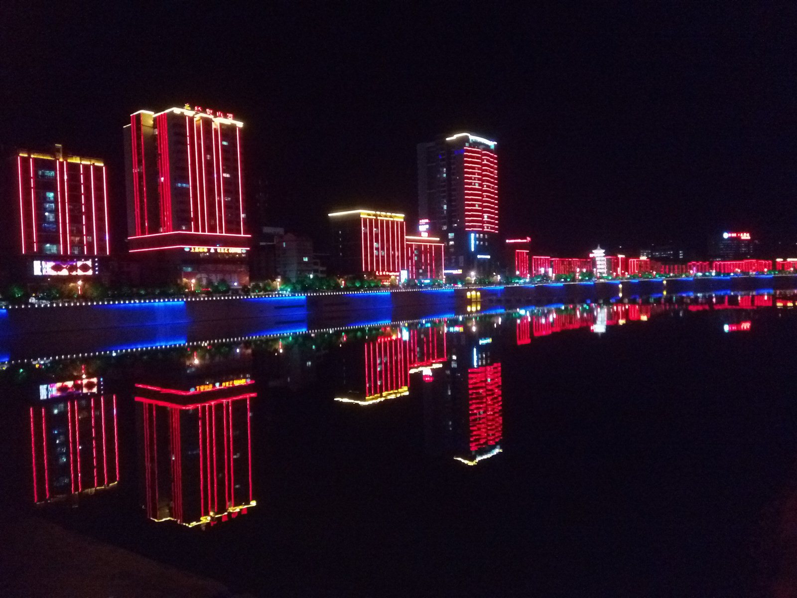 这个隐匿已久的贫困县,景色不输凤凰古城,如今却鲜有人知!