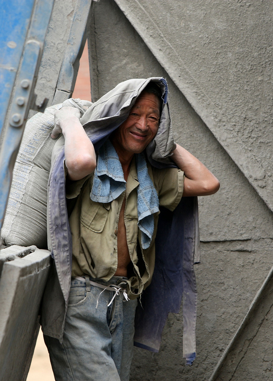 我们这些打工人,就像被压在五指山下的猴子,承受着来自职场的不平等