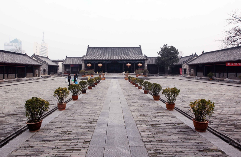 南阳知府衙门博物馆现存建筑保留了元,明,清三代的建筑艺术.
