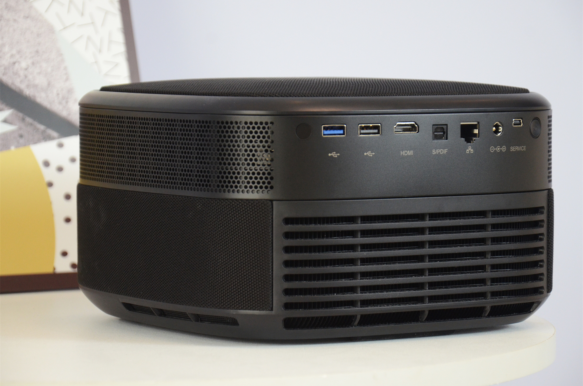 你的客厅观影"新装备",坚果v10智能投影仪上手评测