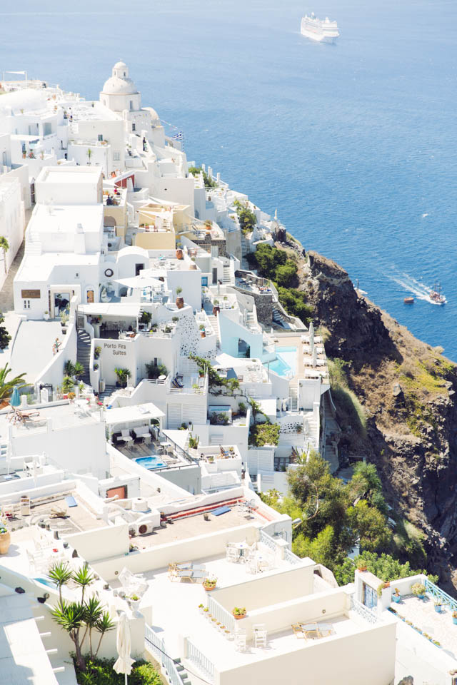 一座座小房子起伏错落,漫步在小镇宁静的"天堂小道"上,如同漫步在一个