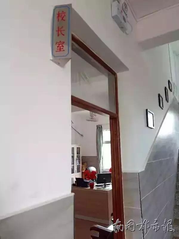 定安某校校长办公室现疑似弹孔,什么情况?