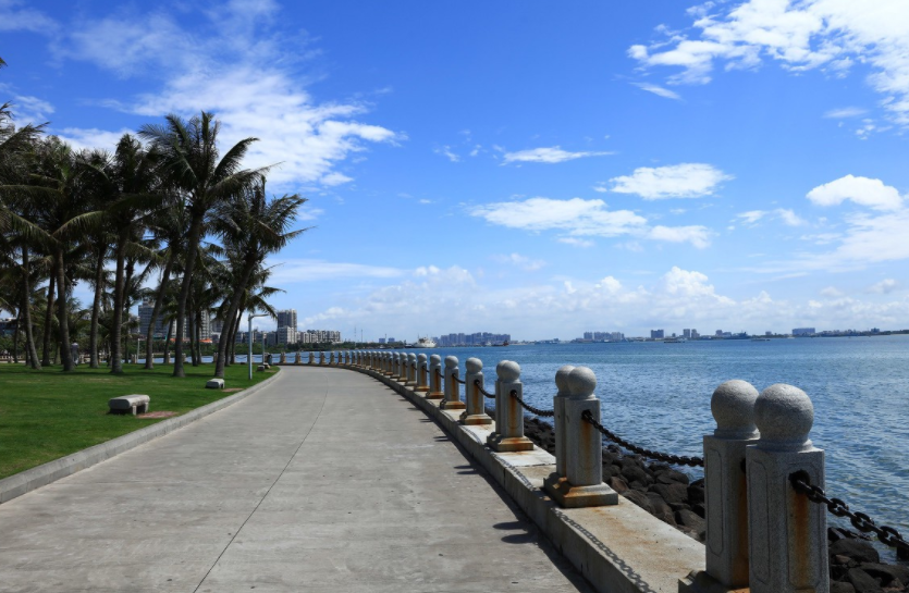 旅游:湛江海滨公园,富有亚热带海洋风光,被称为湛江的
