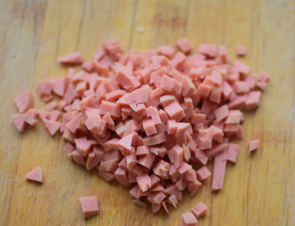 懒人版早餐饼,1根火腿肠半碗面粉,筷子搅一搅,营养健康还美味