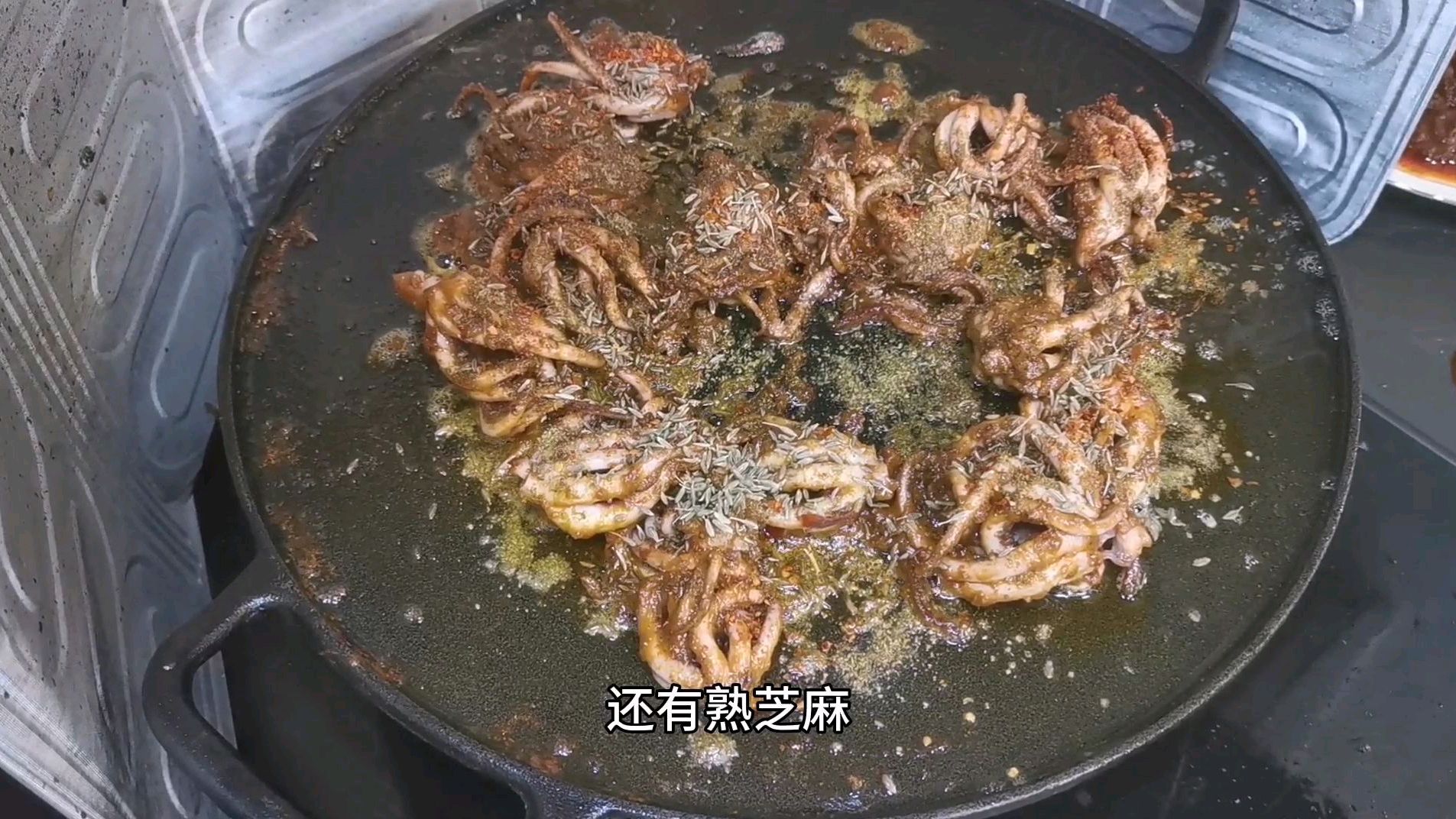 45买两斤鱿鱼,做一盘“铁板鱿鱼”味道鲜美,色香诱人,越吃越香