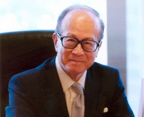 李嘉诚的岳父是香港中南钟表公司创始人庄静庵,在李嘉诚年轻时是