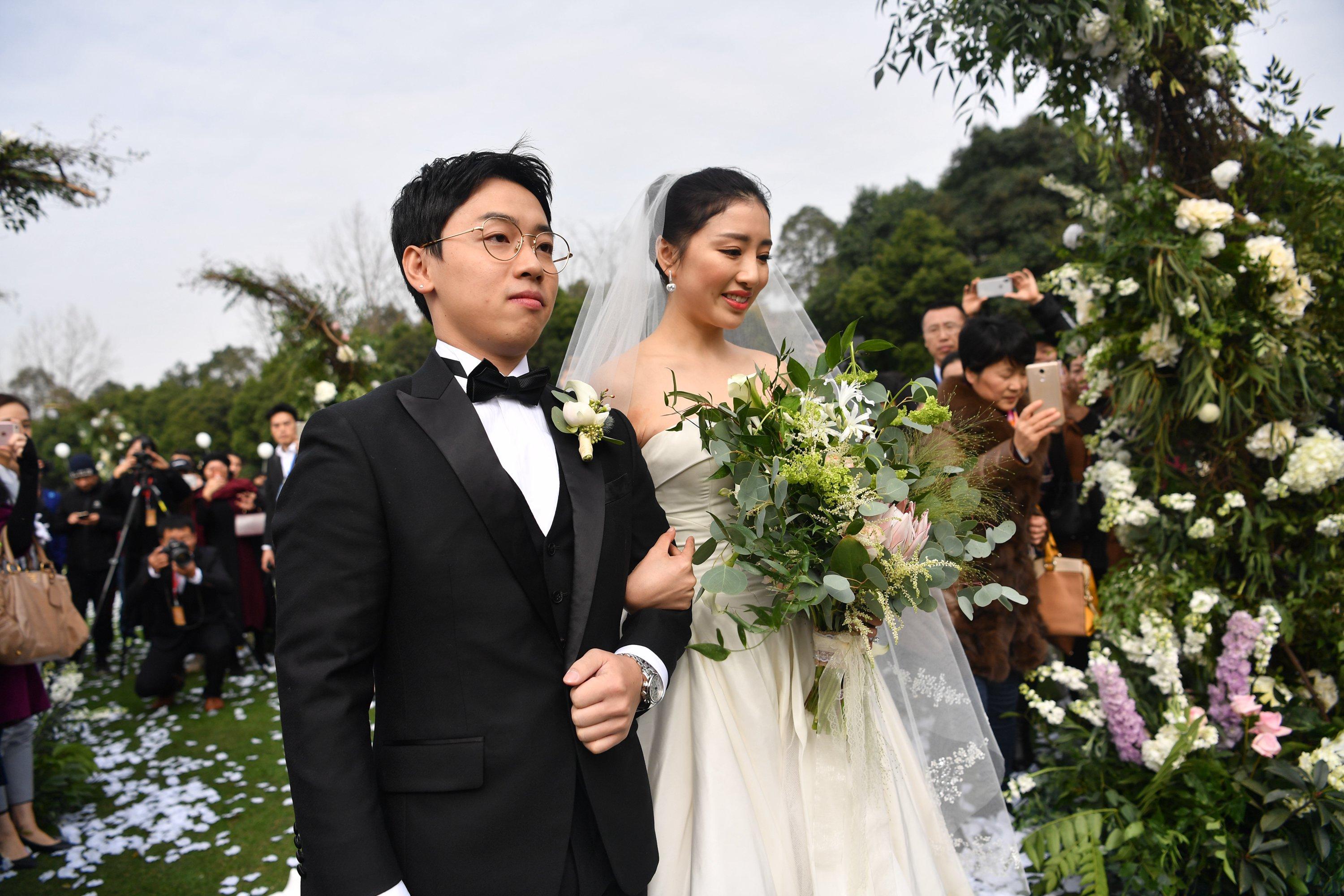 中国艺术体操女神,嫁给了身高1米5的老公!