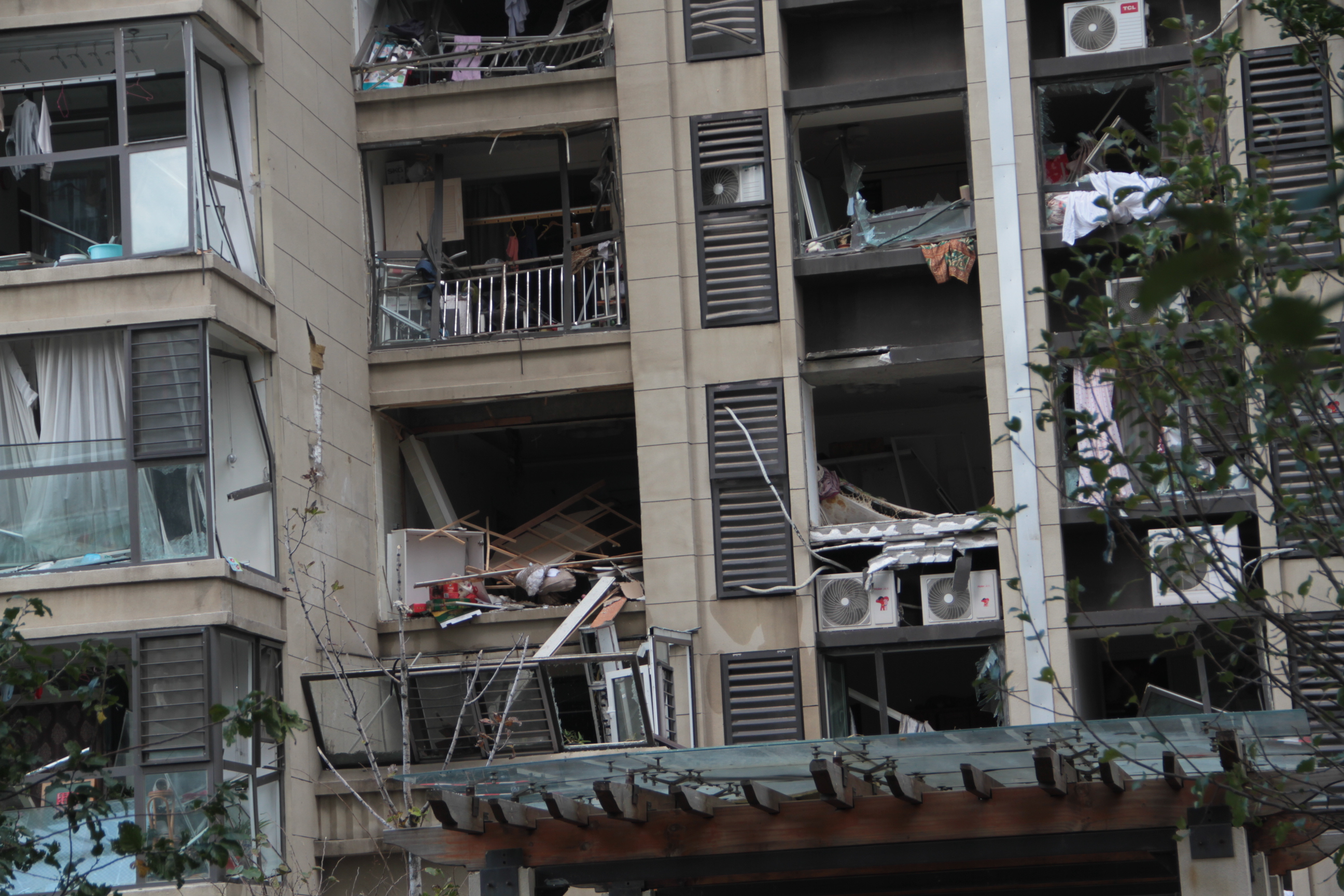 图为案发现场狼藉一片.