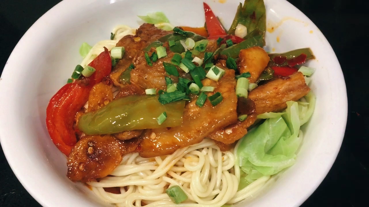 成都回锅肉拌面制作方法详解