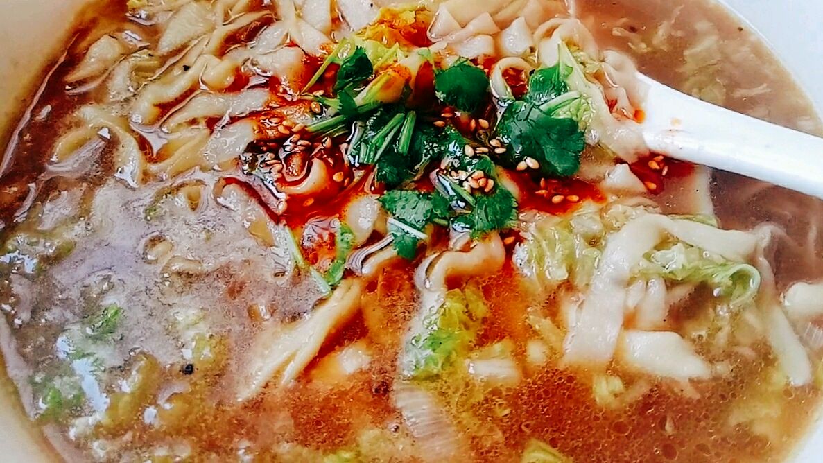 炝锅手擀面怎么做?汤汁好吃诀窍原来在这儿