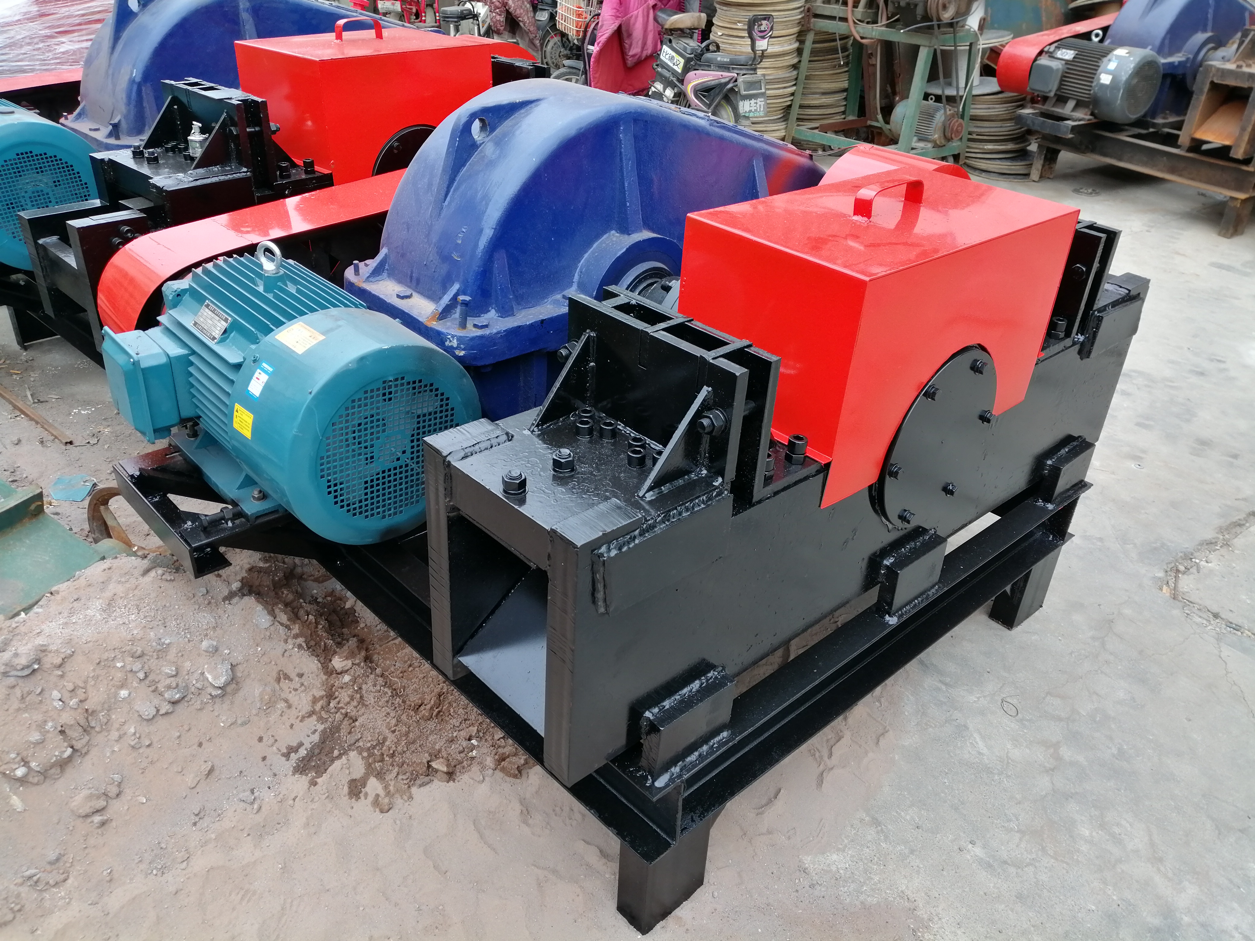 带侧刀加重型钢筋切粒机 这是19年最新款的钢筋切粒机,箱体两侧都加了
