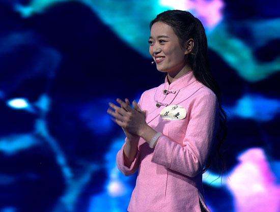 陈更:你腹有诗书气自华的样子真美,好像自己融进了诗歌里!