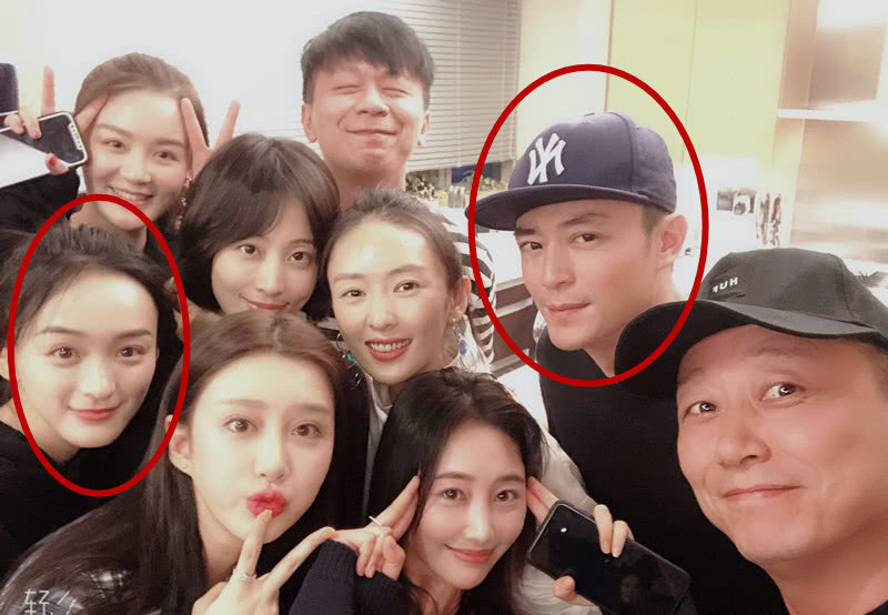 令妃李纯晒"如懿家族"大合照,美颜镜头下变成假脸天团