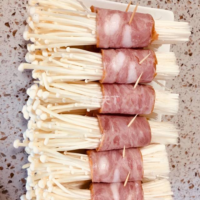 培根金针菇,肉和菜卷一卷更美味
