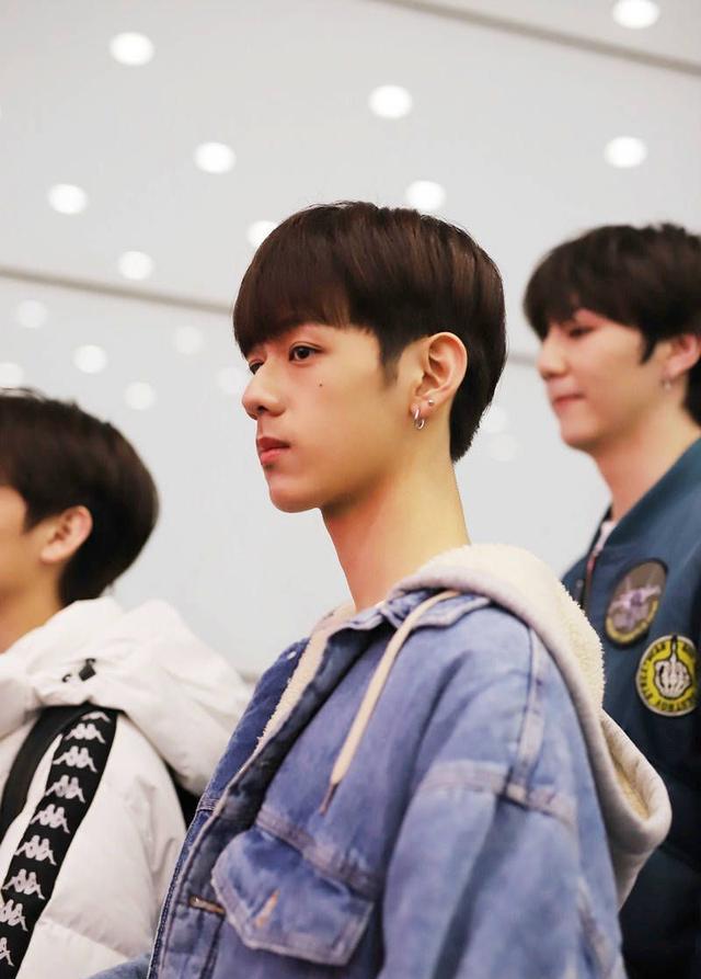 《以团之名》态度海报曝光,张丹峰为张镐濂应援,父子情浓郁