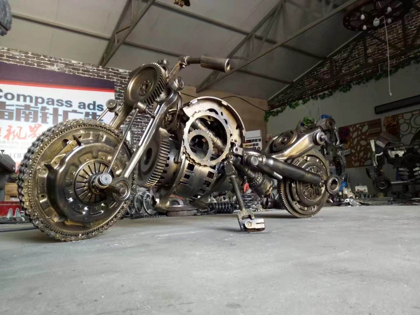 《啥是佩奇》:用金属朋克表达隔代亲情