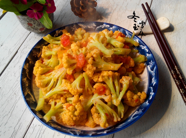第五道:番茄炒花菜 花菜和番茄一起炒,清淡可口.