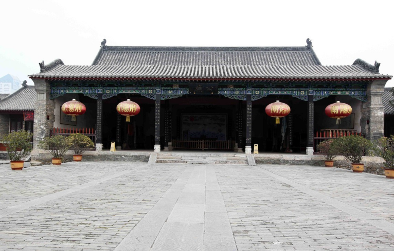 南阳知府衙门博物馆现存建筑保留了元,明,清三代的建筑艺术.