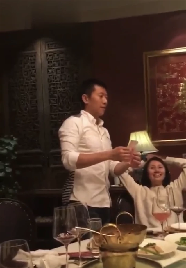 夏雨袁泉恩爱20年,男方曾和范冰冰传"吻照",袁泉还亲自辟谣