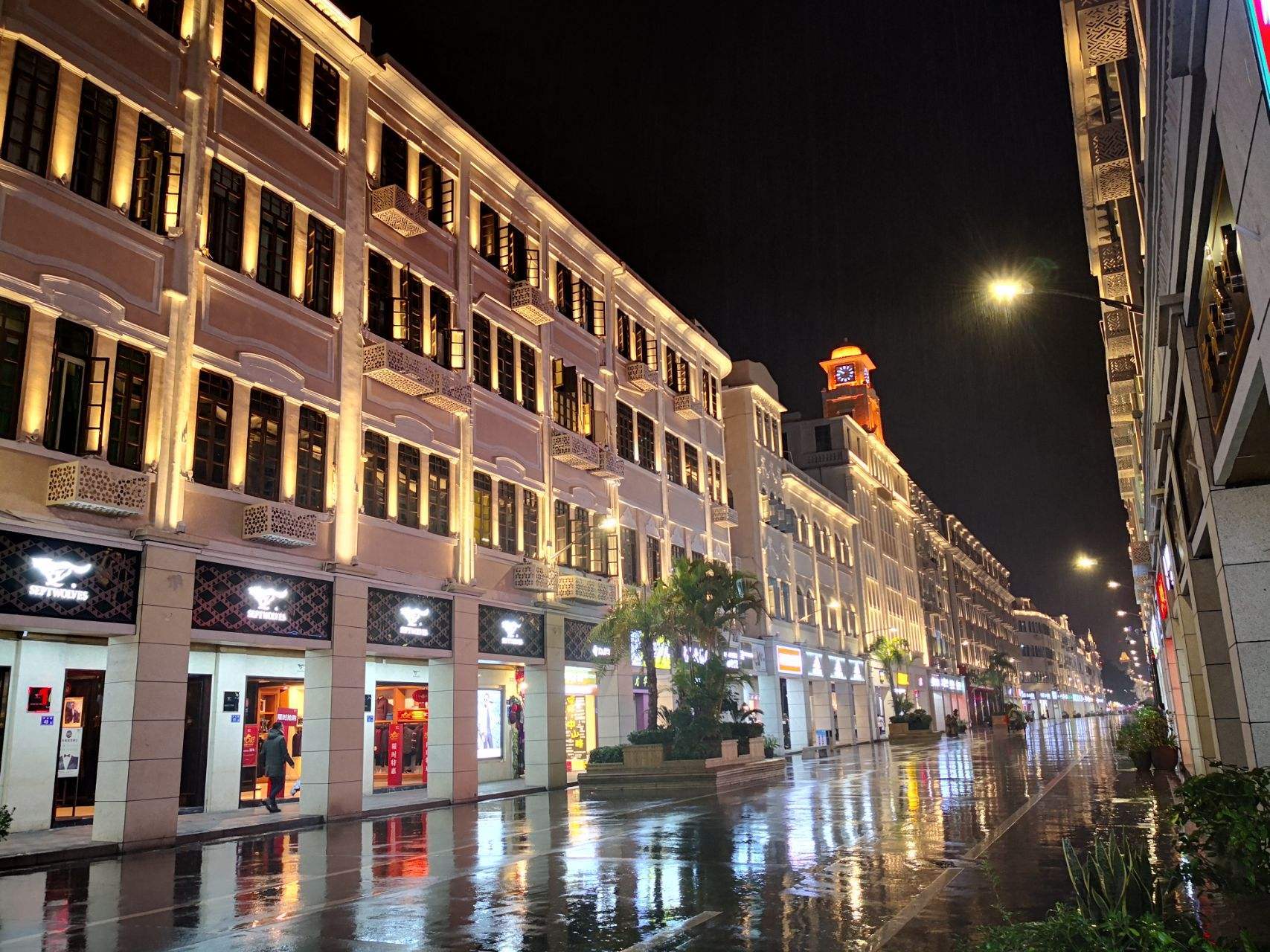 中山路保存下来的骑楼街道历史文化遗址和闽南街市风情,见证了厦门