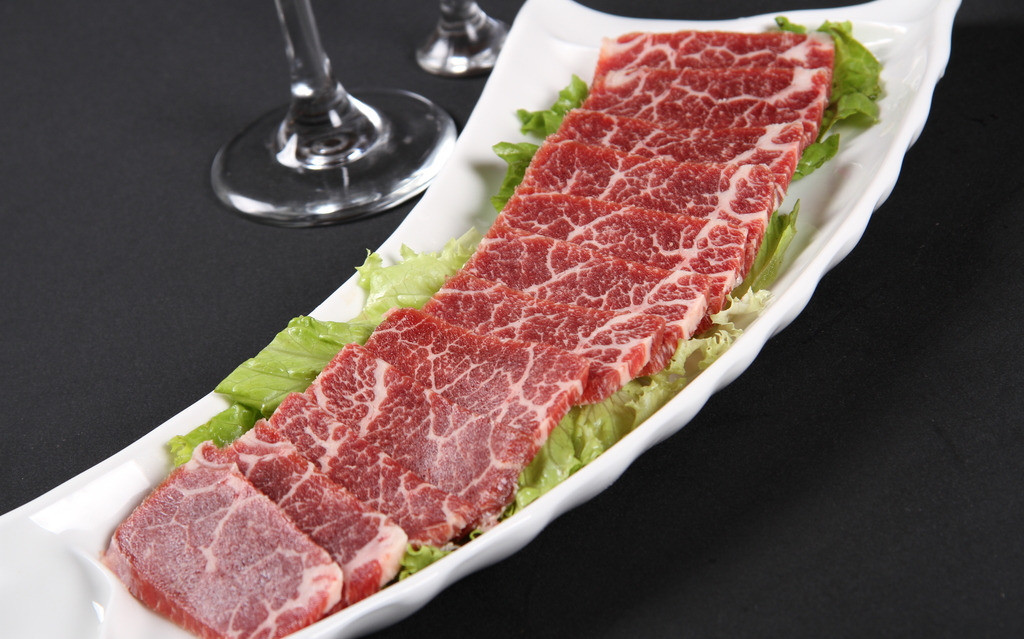 近江牛肉是日本的三大和牛之一,属黑毛和牛,有着极高的品质,主要产自