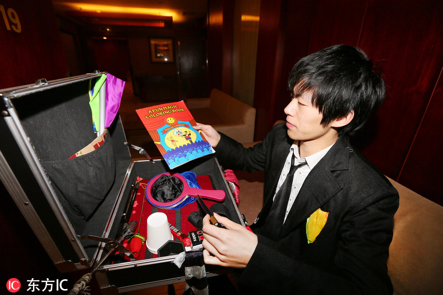 除了日常的工作和演出外,吴春阳还热衷于公益活动,与多家外来务工子女