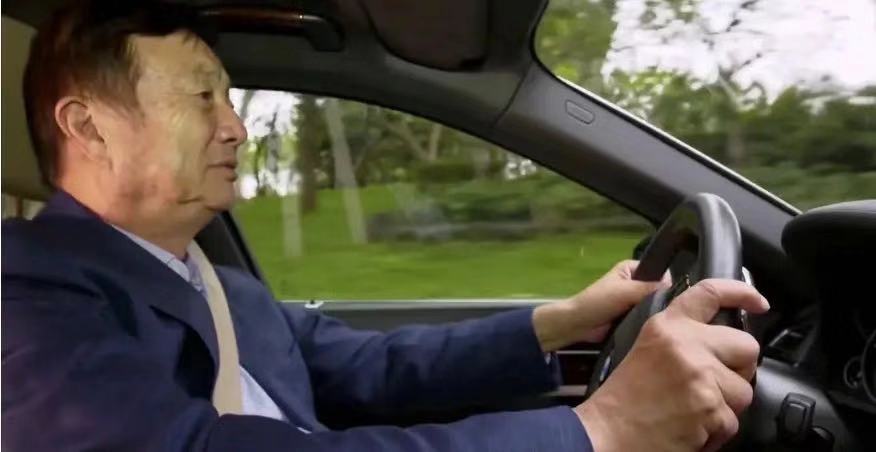 75岁任正非亲自开车送客!网友:居然没专职司机,开宝马太低调了