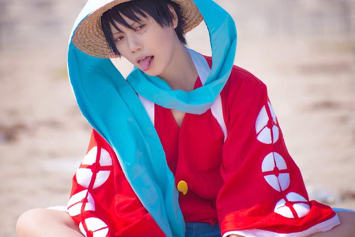 路飞.海贼王cosplay,网友:你走开,我认识的娜美可不是只有a!