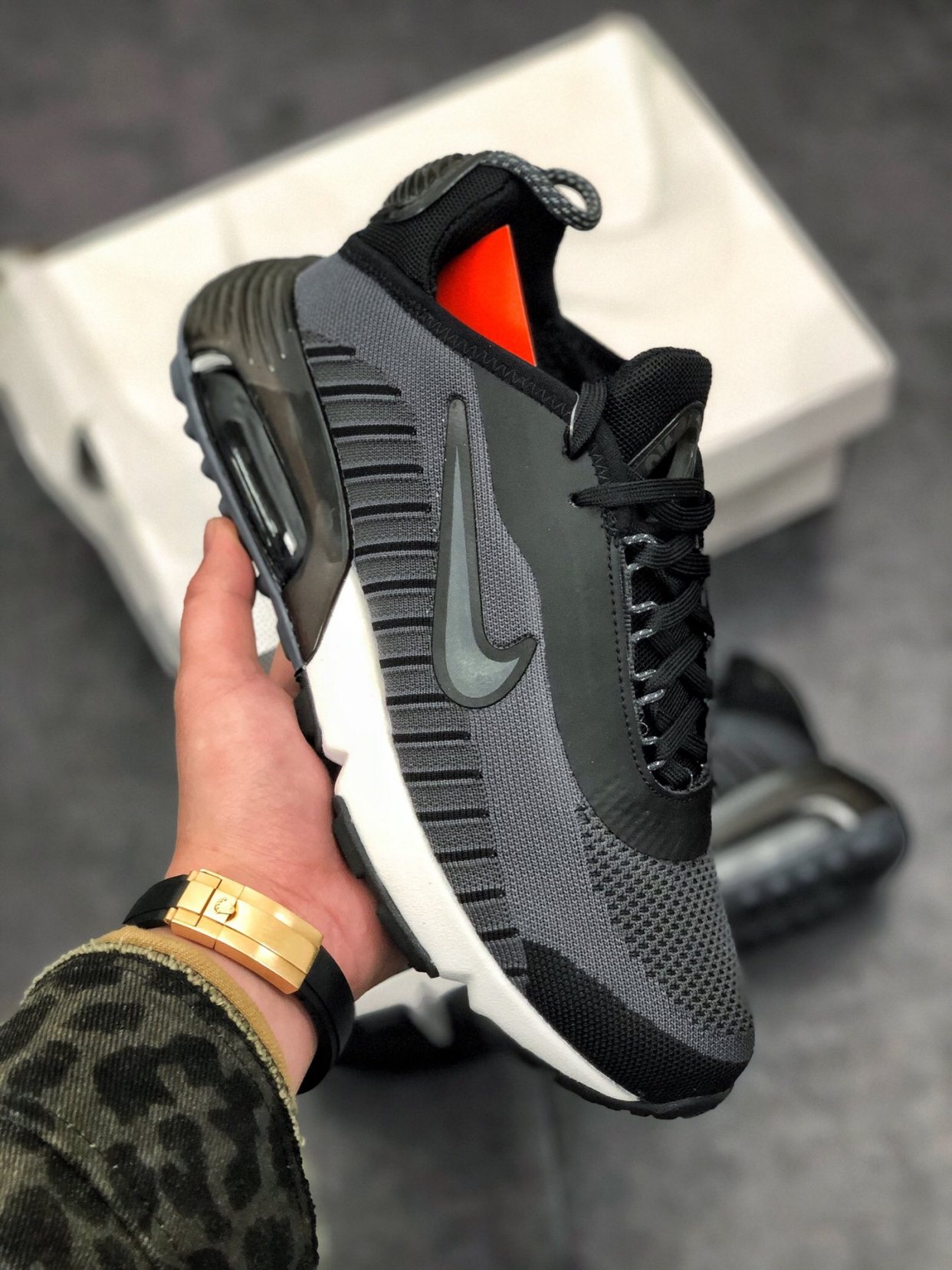 耐克太空大气垫休闲运动慢跑鞋,真假难辨