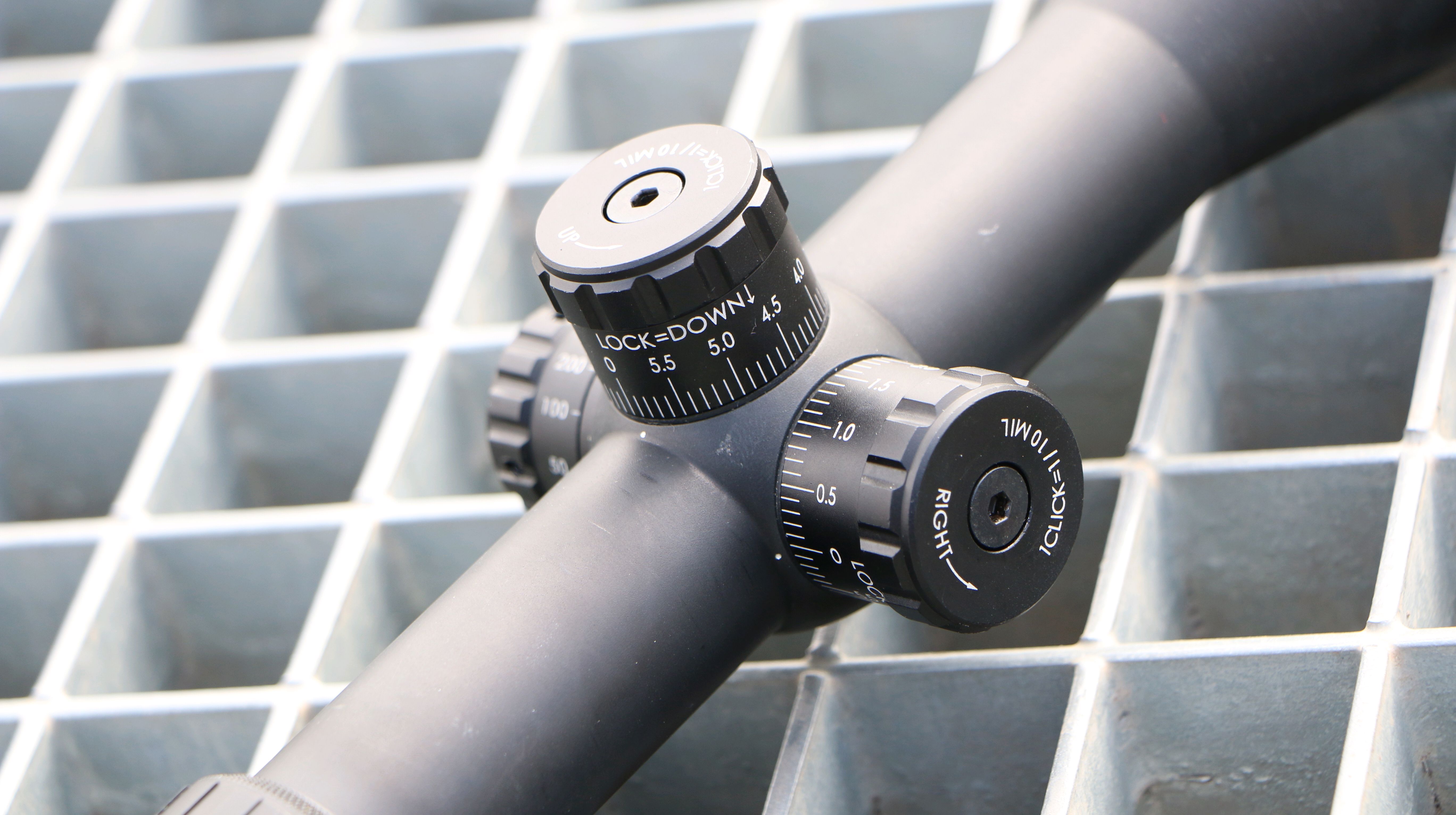 伟佛巴克指挥官系列瞄准镜拉伸锁定版