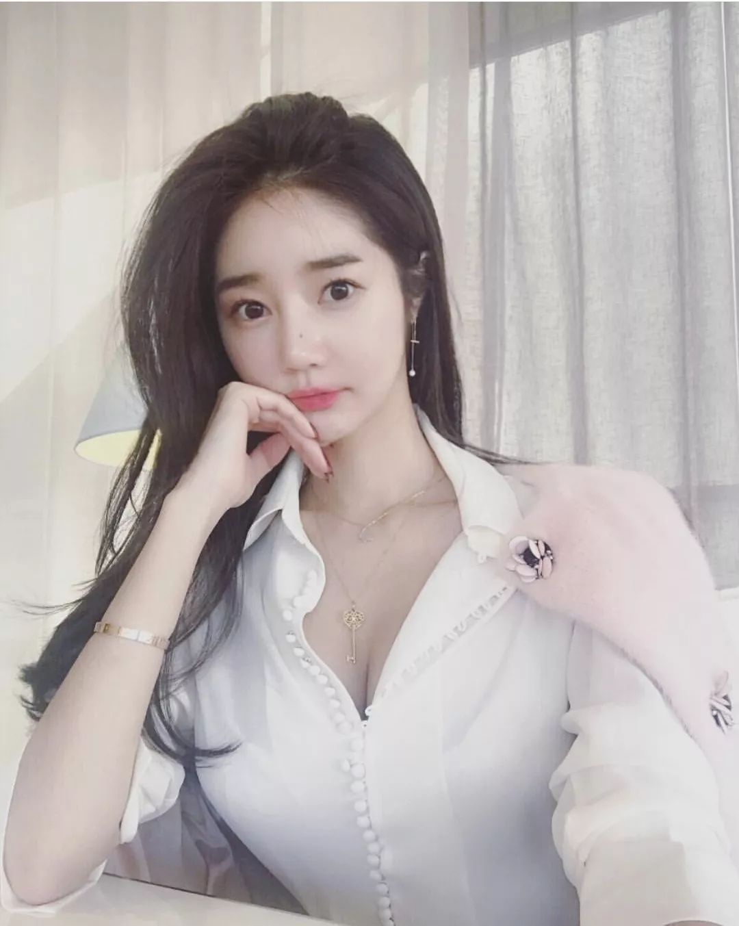 「ins网红」angevivi的丰乳细腰巨臀是怎么炼成的