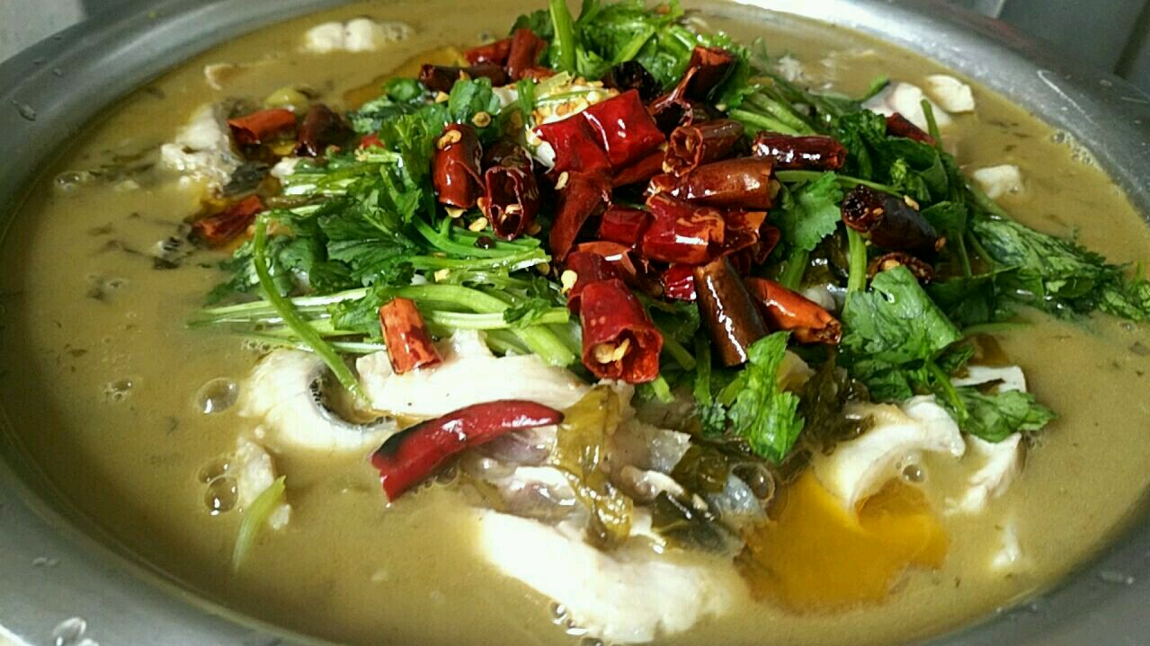 媳妇20元买条黑鱼,做了满满一盆酸菜鱼!都是肉!一家人吃过瘾