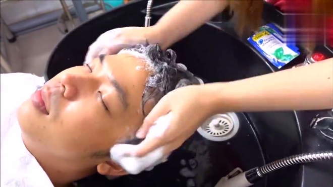 韩国人在越南开的帝皇式服务理发店,好想去试试啊