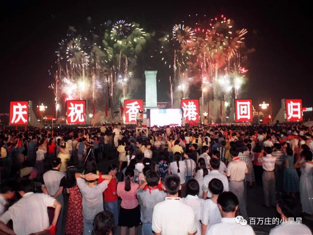 在香港回归的历史进程中,他是中国政府的港事顾问,香港特别行政区筹备