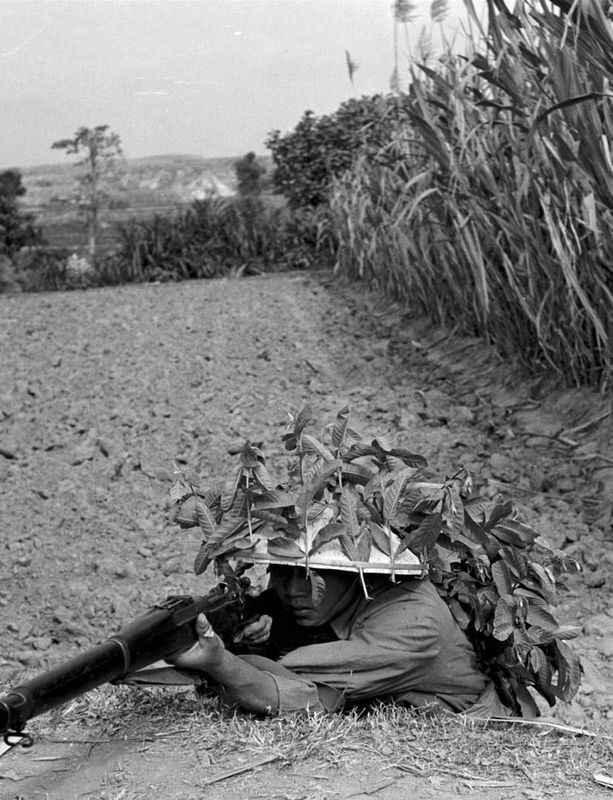 实拍1950年台湾国军演习训练照:精神状态不佳,图4模仿解放军