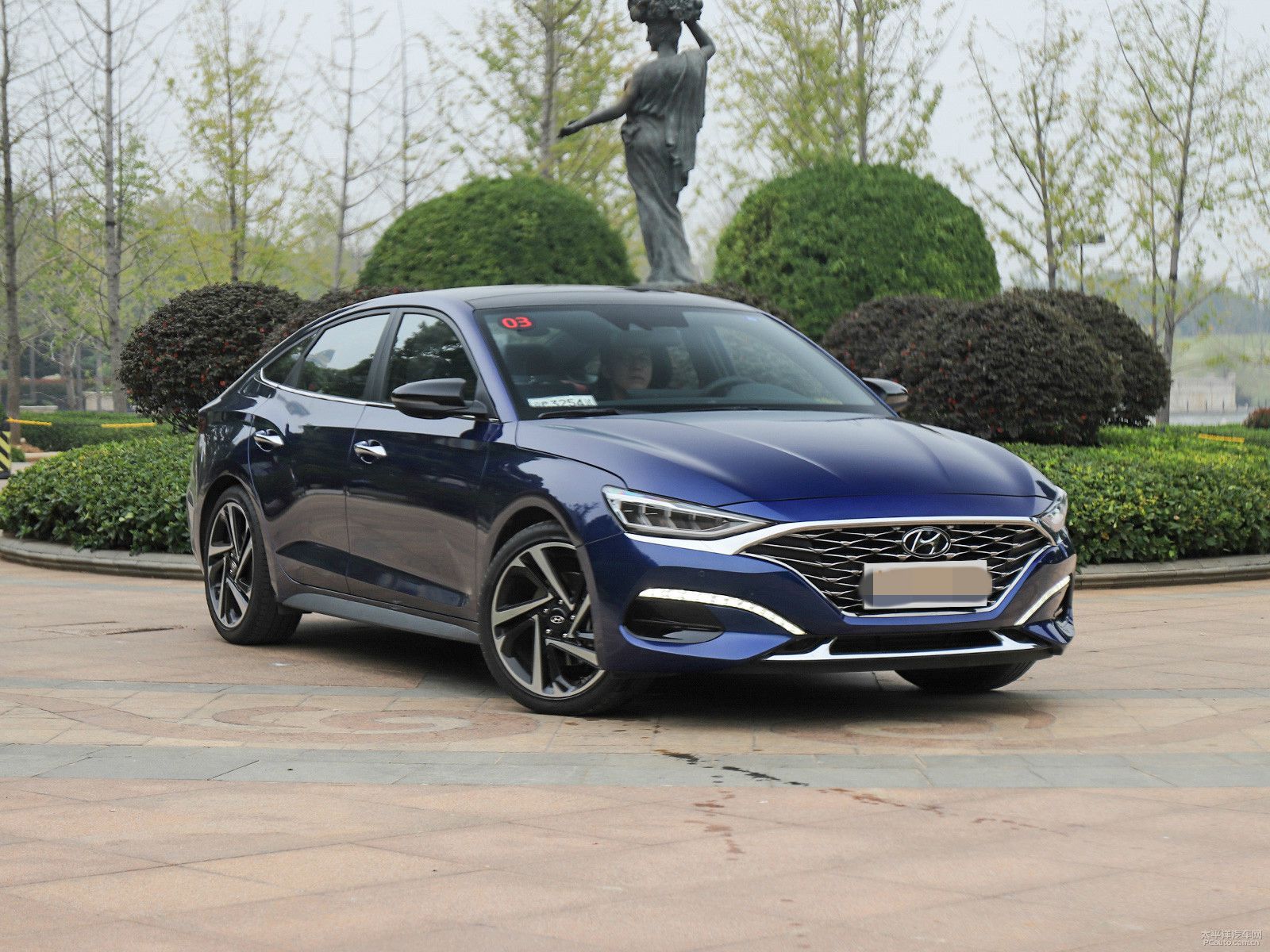 张扬有个性的la festa菲斯塔,颜值也是杠杠滴,非常吸引眼球