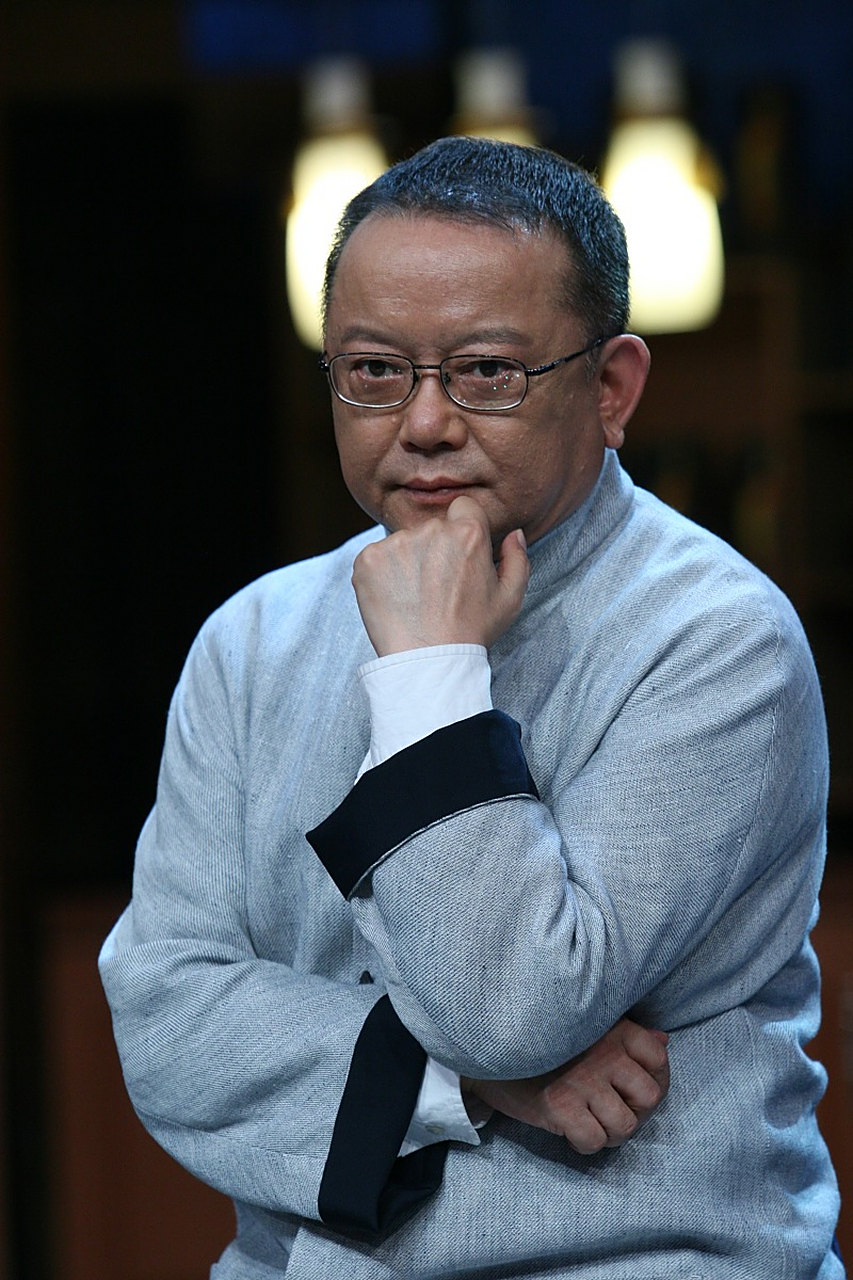 演员王刚说:"我刚进《宰相刘罗锅》剧组,就碰见老艺术家李丁.