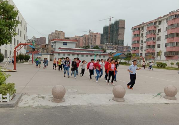 "鸣"记九一八——涟水县向阳小学举行安全疏散演练活动