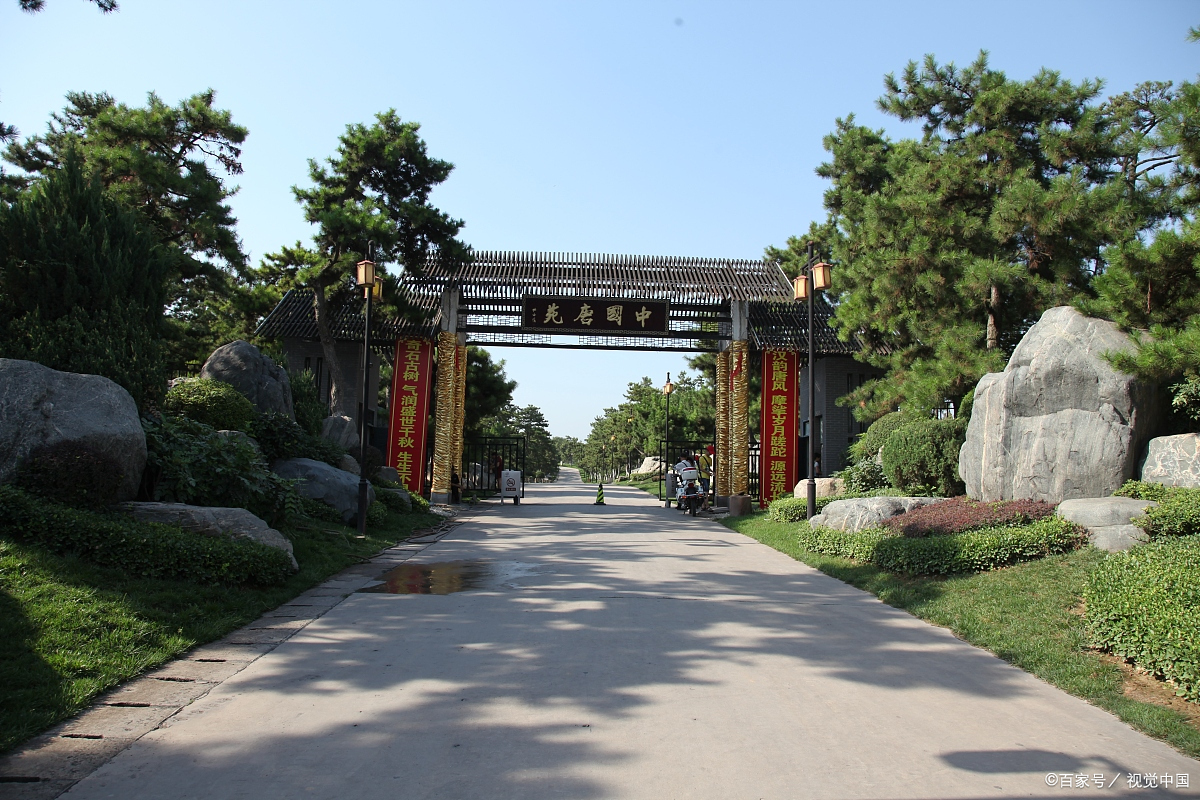 西安一个园林式的公园——中国唐苑,许多古树,盆景真没见过