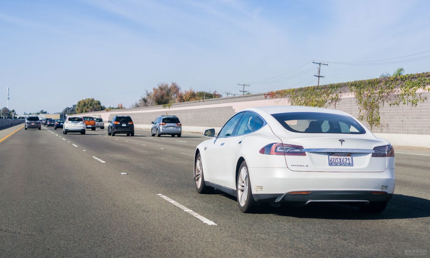 特斯拉自动驾驶系统可探测前方车辆变道