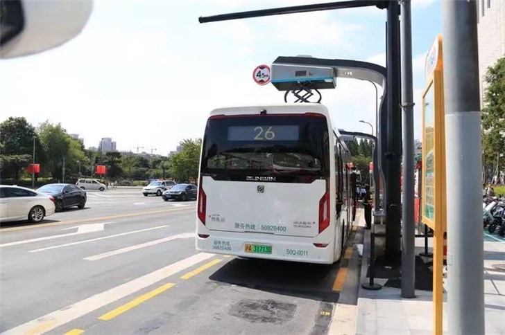 上海公交首批10辆新型智能超级电容公交车投入运营