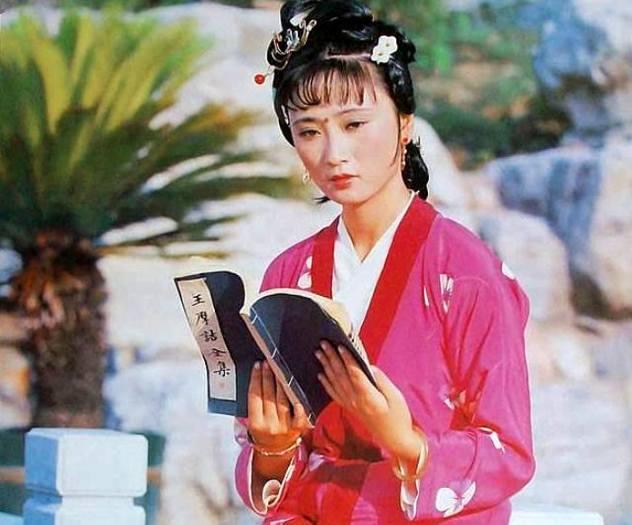 贾蔷为何独宠龄官?因为他深爱着龄官的影子,却爱而不得